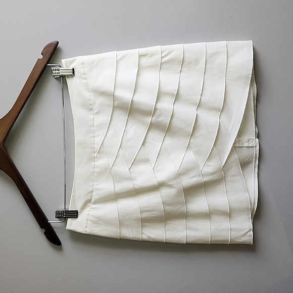 BCBGMAXAZRIA Off-white waterfall criss cross layered flattering mini ski… - Picture 3 of 11